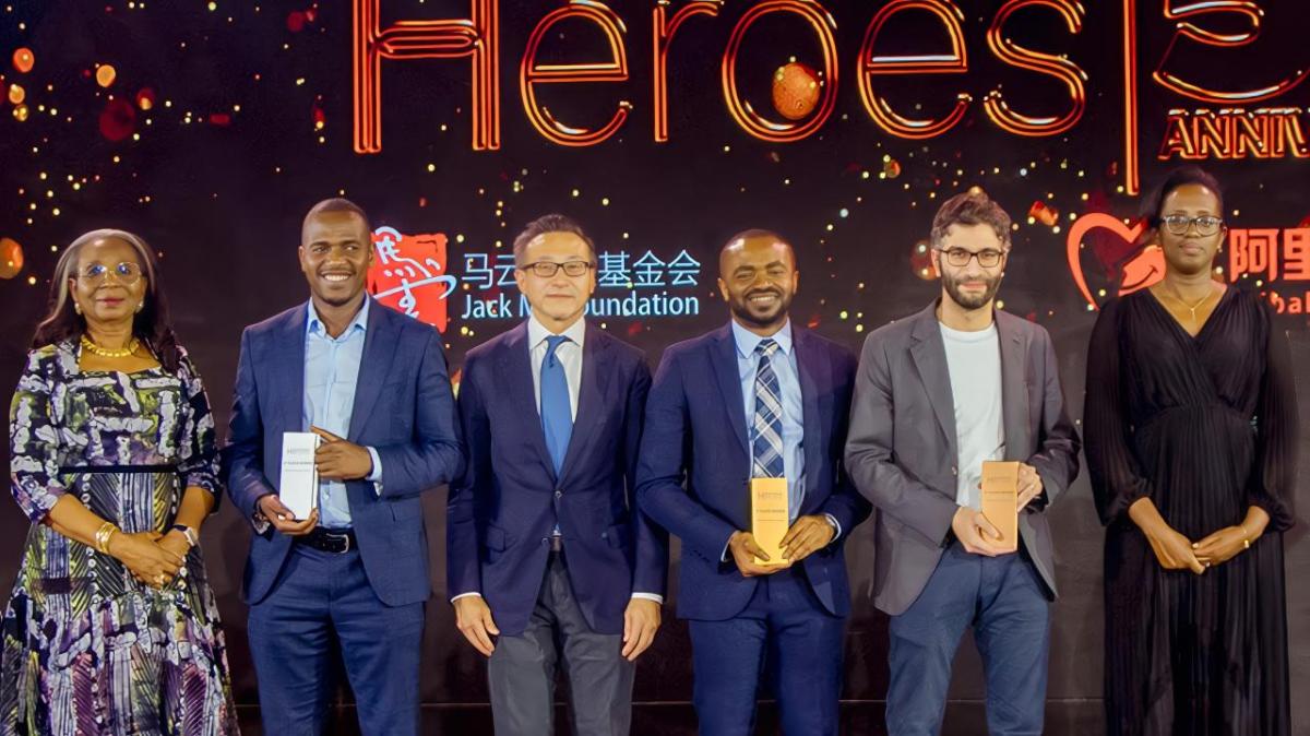 L-R: ABH Grand Finale Judge Ibukun Awosika, Founder of The Chair Centre Group; ABH 2023 Second Prize Winner Thomas Njeru, CEO and Co-Founder of Pula Advisors Limited; ABH Grand Finale Judge Joe Tsai, Chairman of Alibaba Group; ABH 2023 First Prize Winner Dr. Ikpeme Neto, CEO and Founder of Wellahealth Technologies; ABH 2023 Third Prize Winner Ayman Bazaraa, CEO and Co-Founder of Sprints; ABH Grand Finale Judge Dr. Diane Karusisi, CEO of Bank of Kigali. Image courtesy of APO Group
