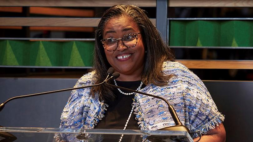 Gigi Dixon, Wells Fargo’s head of External Engagement, Diverse Segments, Representation & Inclusion, joins alliance of Milwaukee organizations to kick-off $7.5 million grant to expand affordable homeownership for families of color in Milwaukee. 吉吉·迪克森,富国银行(Wells Fargo)的外部接触,不同的部分,表示与包容