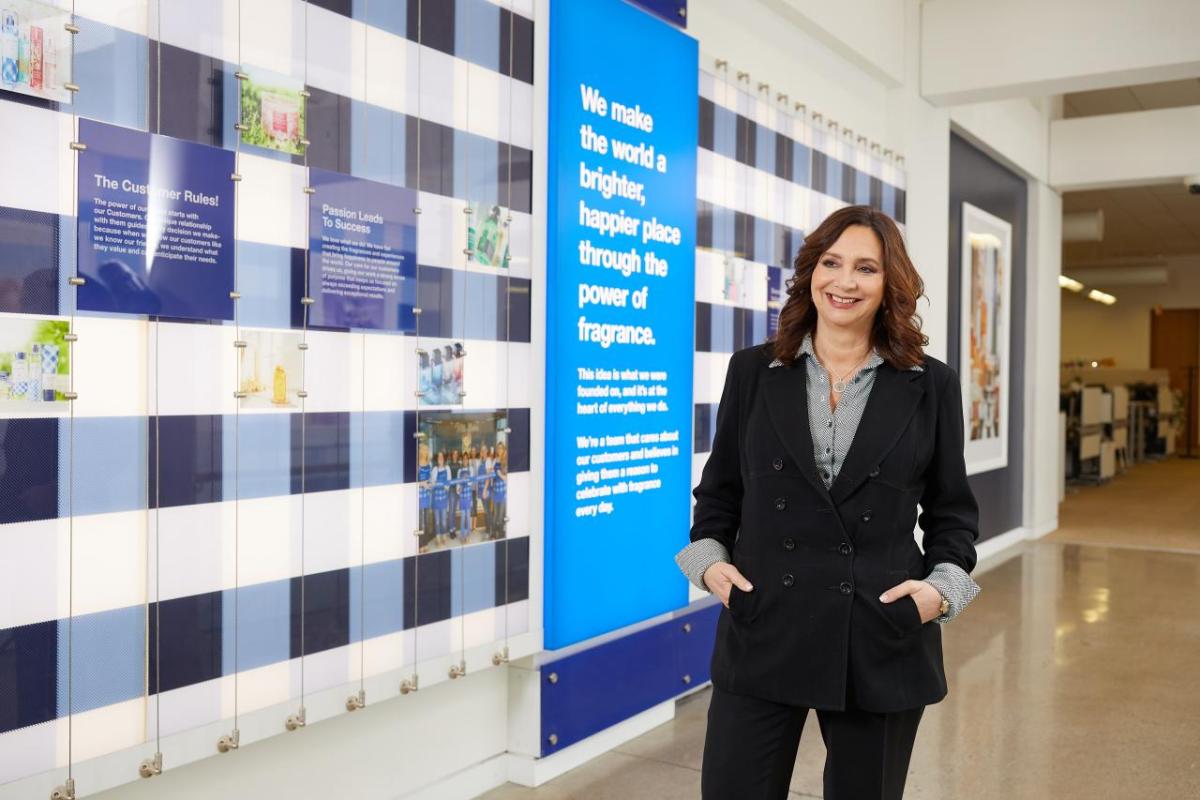 “Now more than ever, putting ESG at the center of how we work will be crucial in meeting our business goals,” Gina Boswell, Bath & Body Works CEO. 吉娜·鲍斯威尔