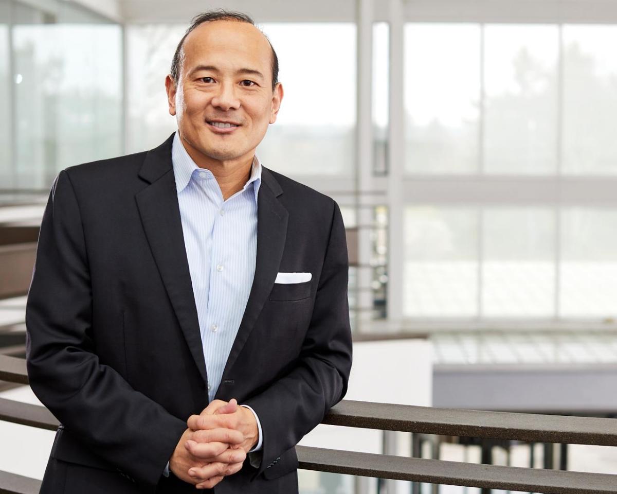Michael Wu, Bath & Body Works’ Chief Legal Officer and Corporate Secretary 迈克尔·吴