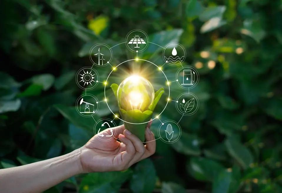 “I have always been a strong believer in technology, but being at COP28 really made me realize its importance in the area of sustainability,” said Dr. Dima Jamali, VP of Academic Affairs, Canadian University in Dubai.GETTY. Image Courtesy of Forbes 金博宝怎么注册图像人持有光不同方面的可持续性环绕它旋转