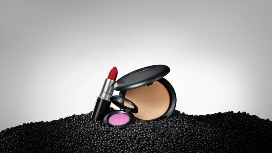MAC Cosmetics' Back to MAC sustainability program is getting a refresh. Image courtesy of WWD. 化妆