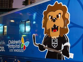 La Kings和儿童医院在Crypto.com Arena的La Mobile Blood Drive。