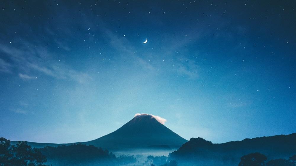 全景大开放的夜空之上